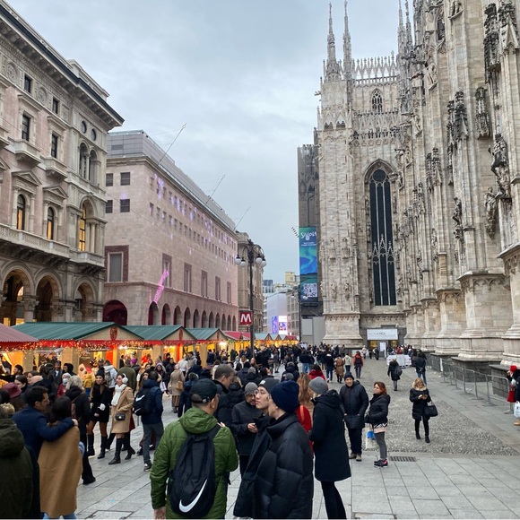 Meet your Posher, Emmy’s Edit - Picture 15 of 16